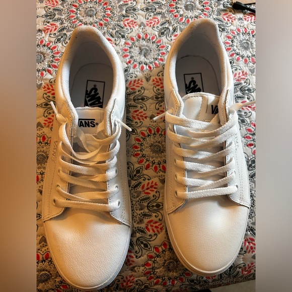 Seldan White/white/ Vans size 10 Men’s - Picture 2 of 5